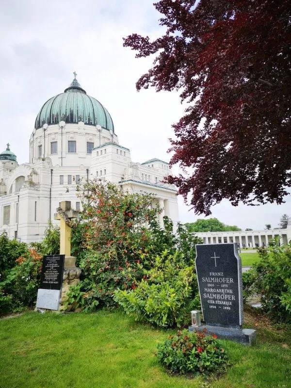 维也纳中央公墓葬有约翰.施特劳斯等名人