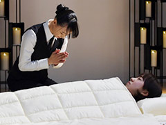 实拍日本殡仪服务展览，遗体美容师现场为逝者整容