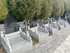 北京延庆九龙山陵园墓地在哪里？在九龙山陵园买一个墓地多少钱？