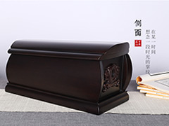 韩国殡仪服务为活人办葬礼受热捧，很多人前去拍遗像、躺棺材