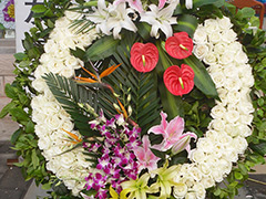 北京殡仪馆卖的花圈多少钱一个？八宝山附近哪里有卖花圈的地方？