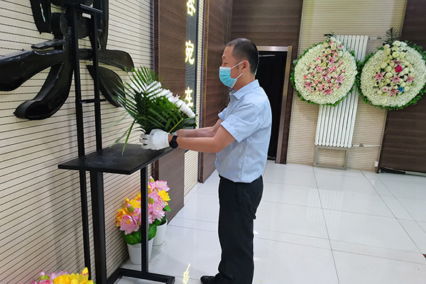 为北京大学某医院老教授在八宝山殡仪馆举办殡葬一条龙葬礼