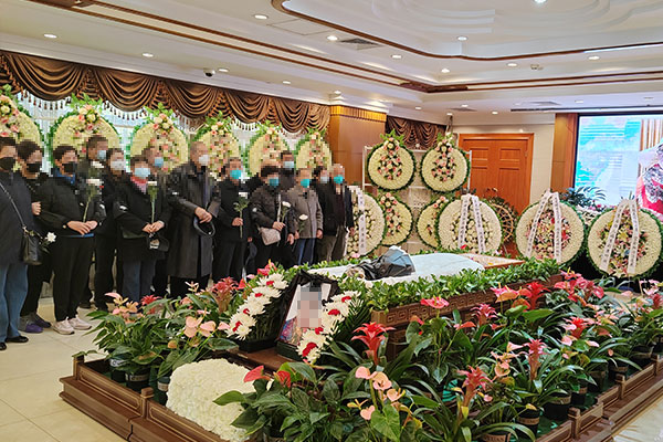 在八宝山殡仪馆为某女士举办殡葬一条龙葬礼