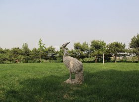 草坪仙鹤雕塑