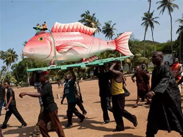 加纳人鱼型棺材