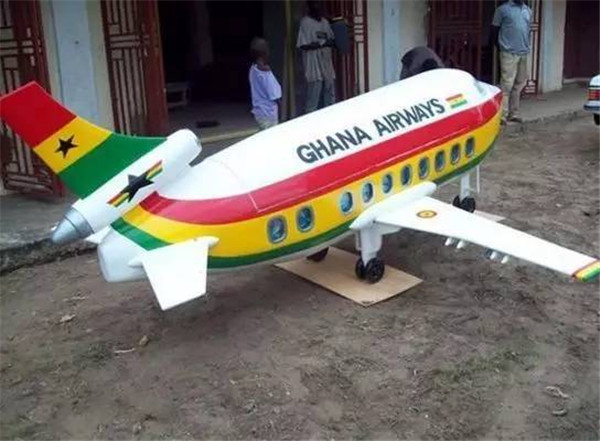 加纳飞机造型棺材