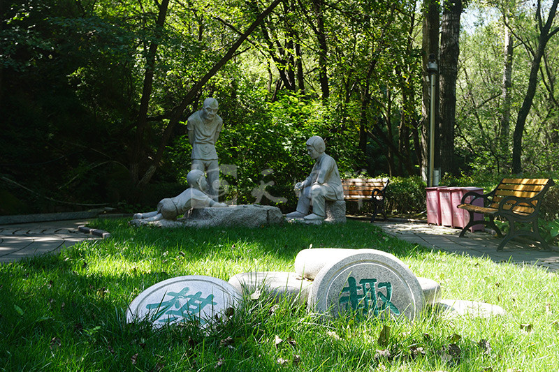 八达岭陵园园区雕塑