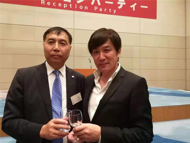 2019年8月的东京殡葬博览会欢迎宴会上 王计生总裁和木村光希先生