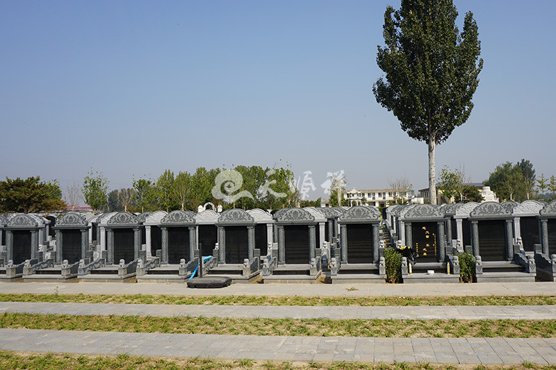永安陵园传统立碑