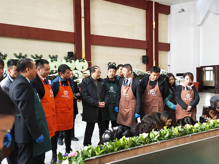 现场讨论殡葬鲜花花艺相关问题