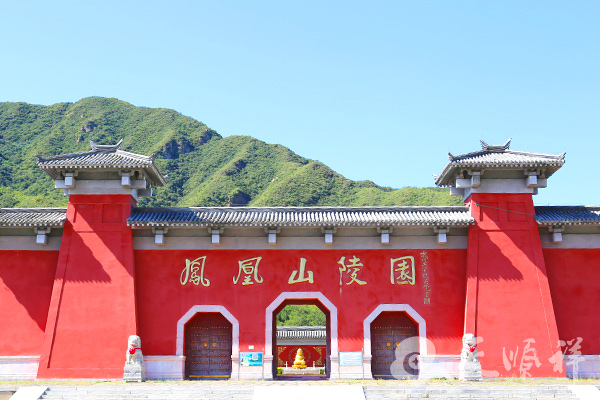 陵园大门