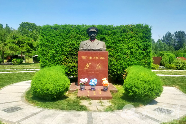 名人墓地