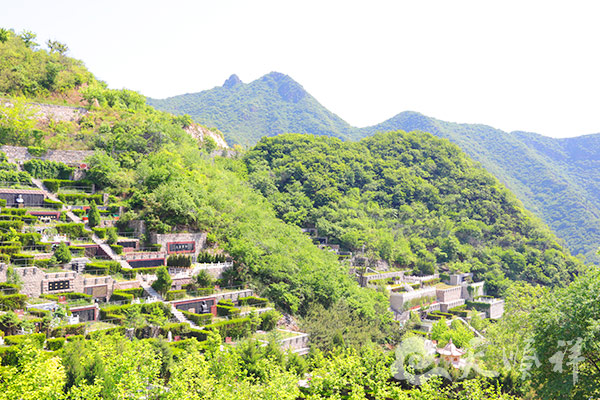 周边山势