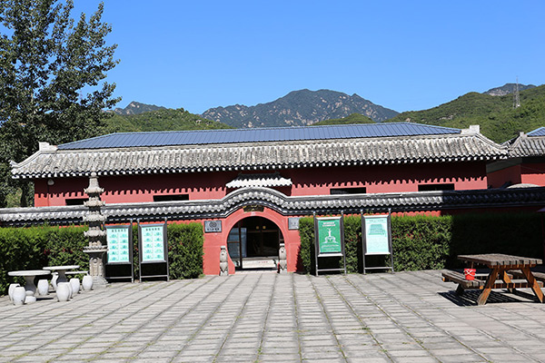 凤凰山陵园地址在哪里？北京昌平凤凰山陵园怎么去有班车吗？