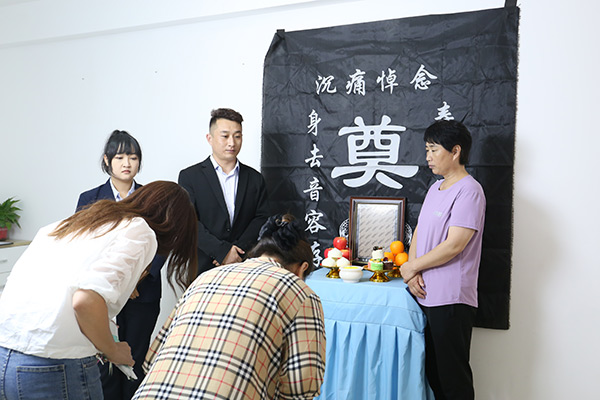 东城区殡葬服务中心地址在哪？该殡葬服务中心的收费标准是多少？