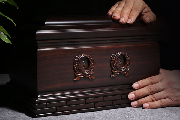生死相随的念想，天顺祥双人骨灰盒的温度。黑紫檀双人骨灰盒3580元