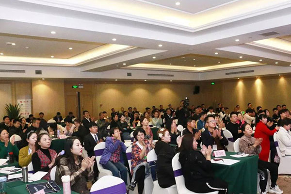 第五期殡仪礼仪与会场布置、第八期殡葬鲜花花艺实操培训结业