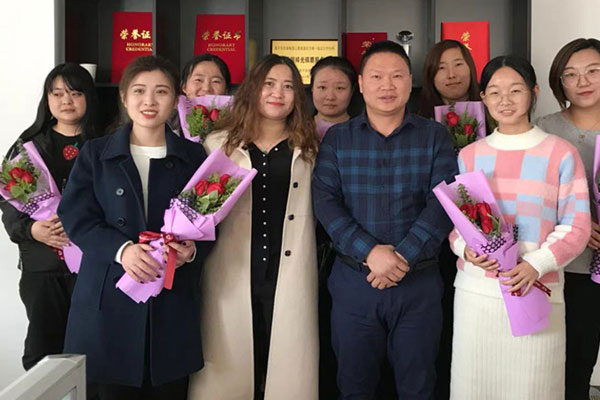 魅力女神节丨王凯敏总经理亲临工作现场为员工们送上节日祝福