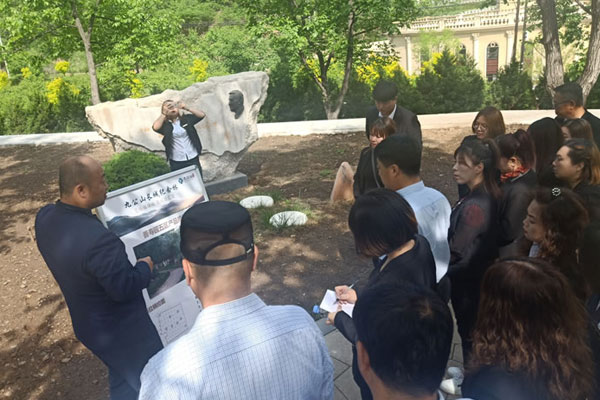 天顺祥选墓业务部全体员工参观学习九公山陵园