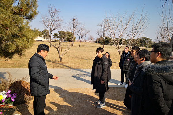 王书光总经理带领天顺祥员工参观学习天寿陵园