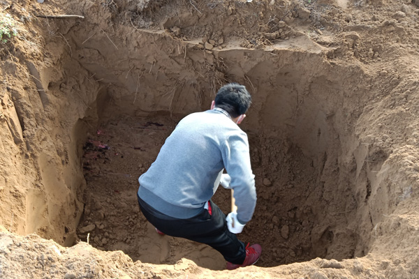 迁坟时必须去的人有哪些？迁坟时全家必须都去吗