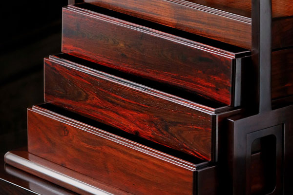 如何区别红酸枝木类木材，巴里黄檀、交趾黄檀有哪些特征