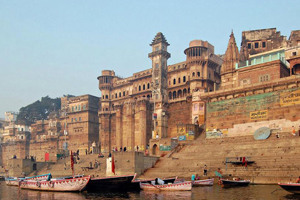 在恒河沐浴火化，是印度人终生的乐趣和超脱