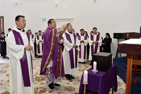 傅铁山大主教追思暨铜雕揭像仪式在北京九公山长城纪念林举行