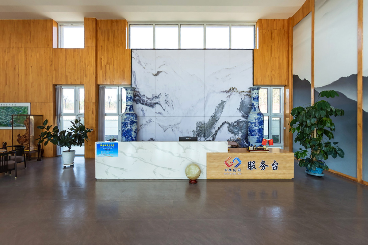 万福陵园服务大厅内