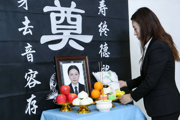 一份庄重得体的灵堂布置与祭拜指南