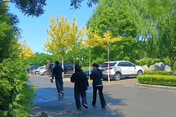 平凡亦有光 坚守暖人心——天顺祥选墓专员贾荣华五一在岗践初心