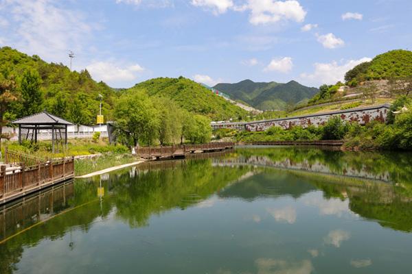 懋龙溪陵园溪湖景观