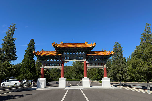 选陵园出京还是不出京？关键看交通方不方便
