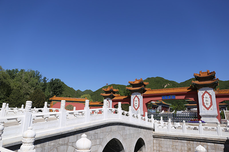 天寿陵园大门入口
