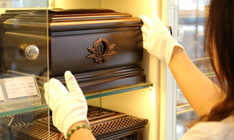 天顺祥骨灰盒明码标价-此款高端黑紫檀才3180元 天顺祥骨灰盒明码标价-此款高端黑紫檀才3180元