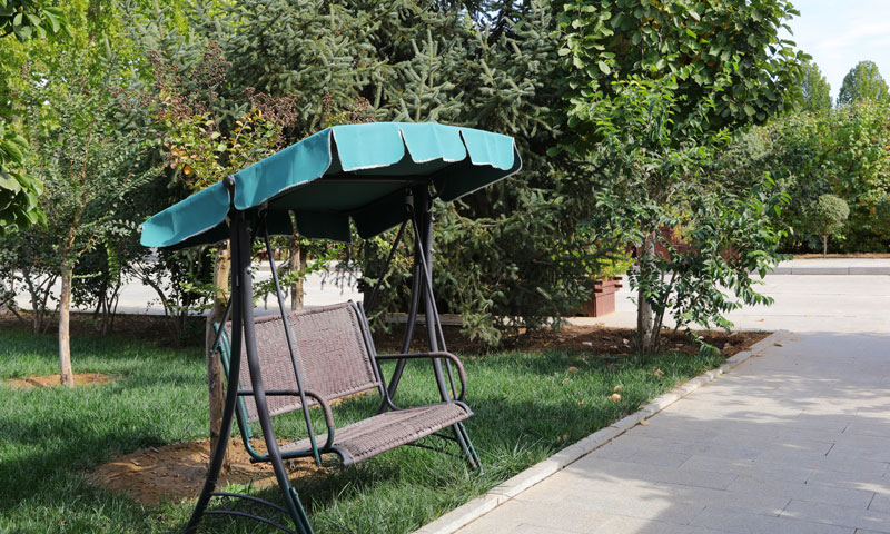 灵山宝塔陵园户外休息摇椅