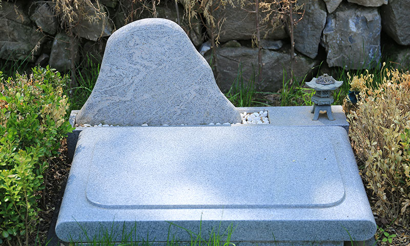 九公山长城纪念林的艺术卧碑