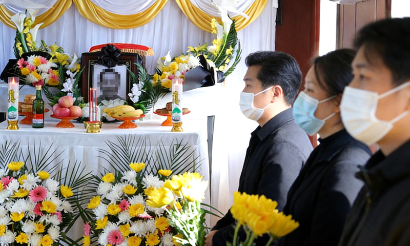 庄严肃穆的一对一海葬礼仪