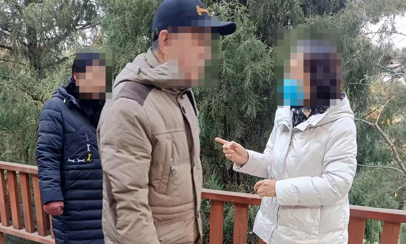 家属边走边讨论@王顾问提供