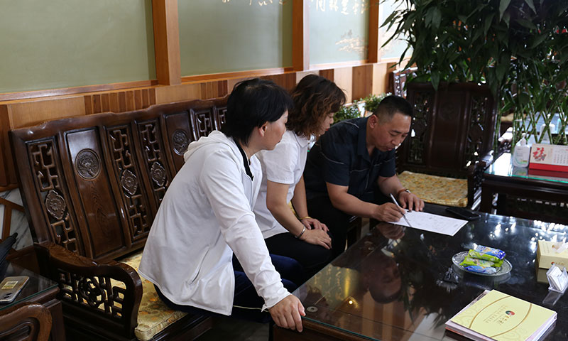 家属信赖-基本都是当场拍板敲定合同