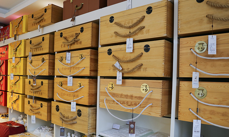 天顺祥寿衣陈列-均明码标价 天顺祥寿衣陈列-均明码标价