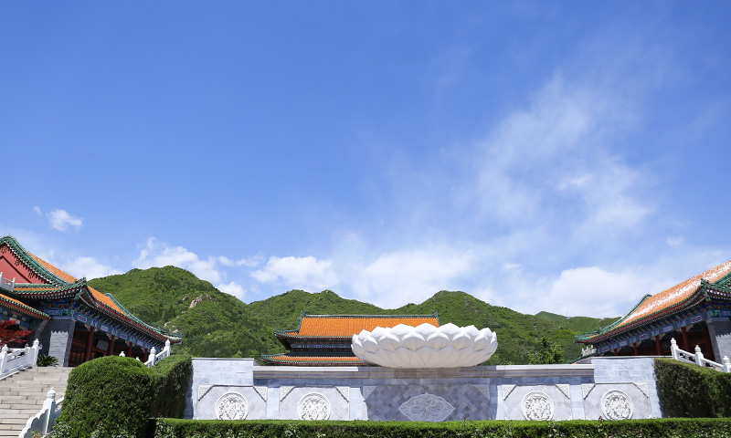 天寿山脚下的天寿陵园