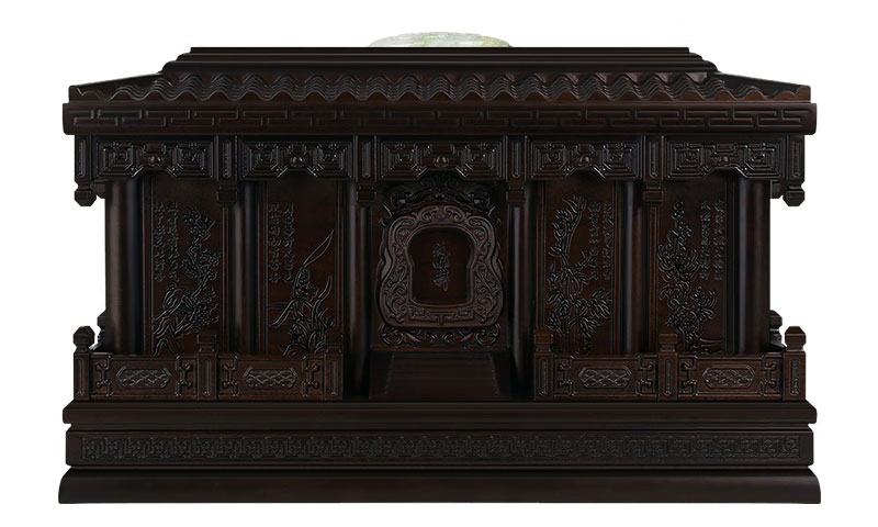 骨灰盒正面雕刻了梅兰竹菊