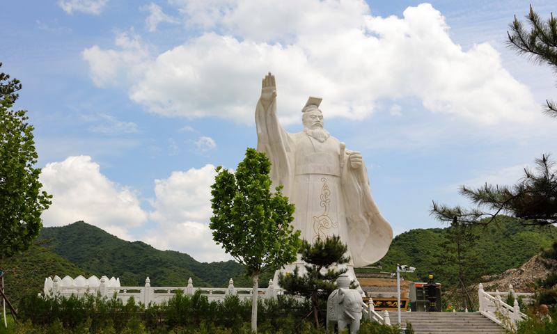 懋龙溪陵园皇帝汉白玉雕像 懋龙溪陵园皇帝汉白玉雕像