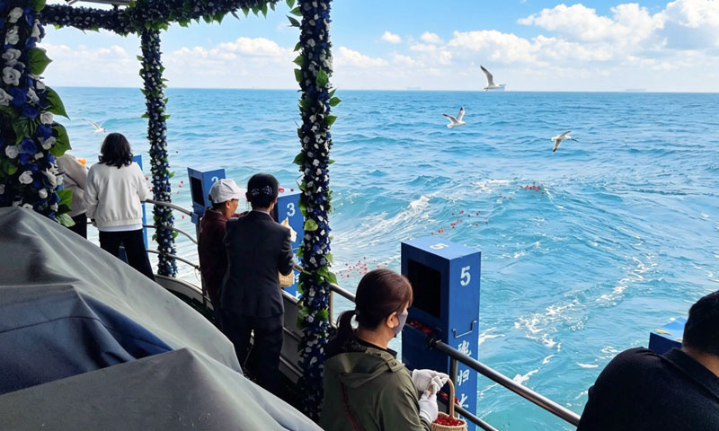 集体骨灰海撒现场 集体骨灰海撒现场