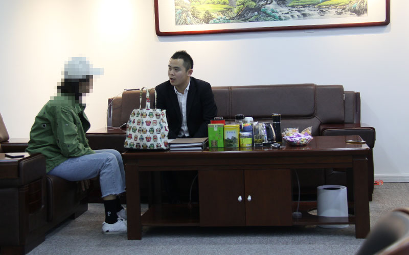 白事管家孙义豪与家属洽谈服务(与本文案例无关) 白事管家孙义豪与家属洽谈服务(与本文案例无关)