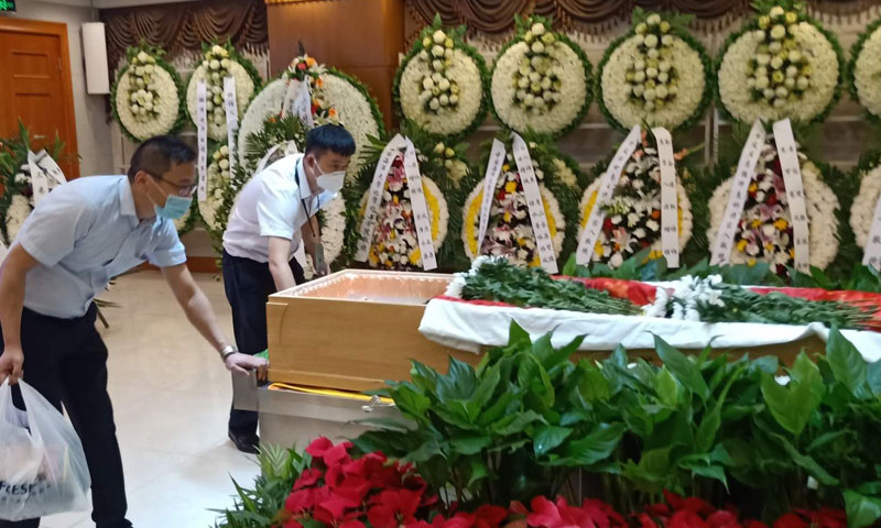 天顺祥白事管家正在布置告别厅