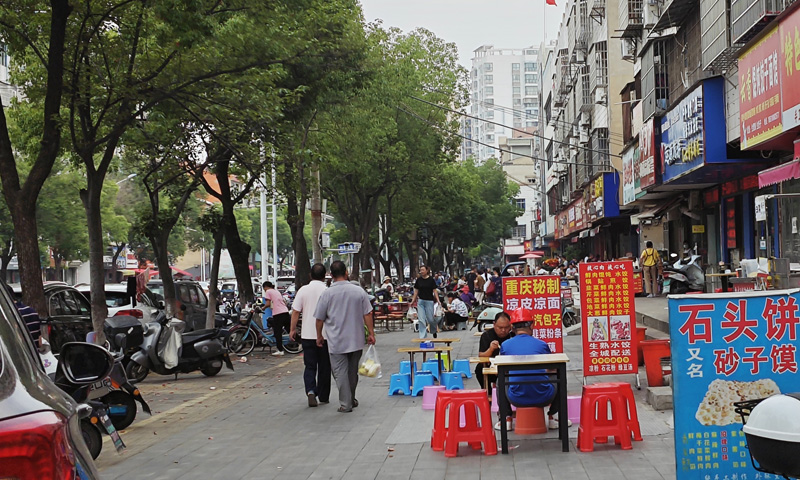烟火气浓厚的清晨街道 烟火气浓厚的清晨街道