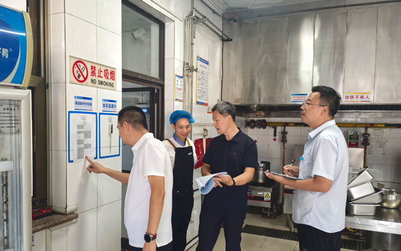 对食堂进行排查 对食堂进行排查
