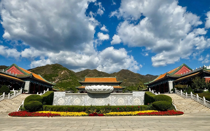 秋日的天寿陵园更肃穆庄严 秋日的天寿陵园更肃穆庄严